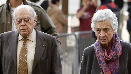 Jordi Pujol y su esposa. AGL