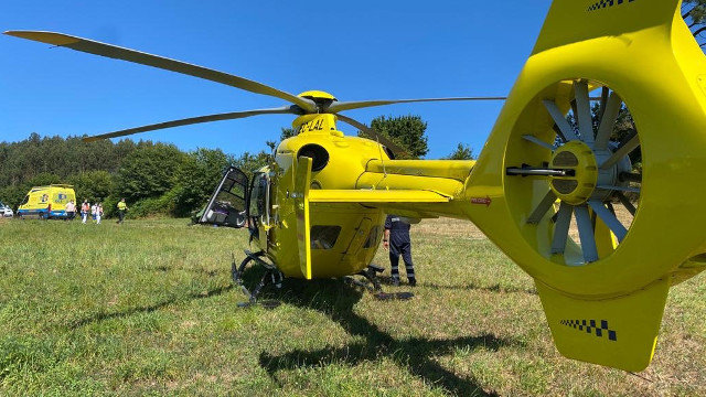 Helicóptero medicalizado trasladado hasta Irixoa. HELICO SANTIAGO