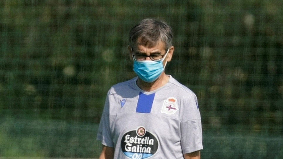 El entrenador del Deportivo de La Coruña, Fernando Vázquez. CABALAR (EFE)