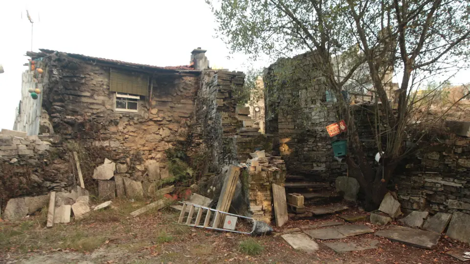 La infravivienda en la que tuvo lugar el doble crimen de Soutomaior. RAFA FARIÑA