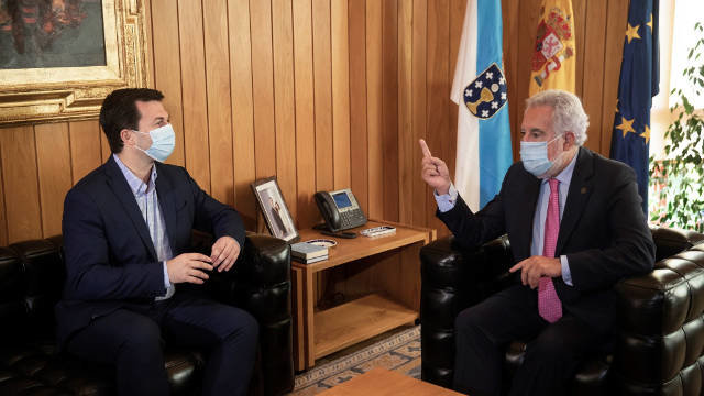 Gonzalo Caballero en su reunión con Miguel Santalices. EFE
