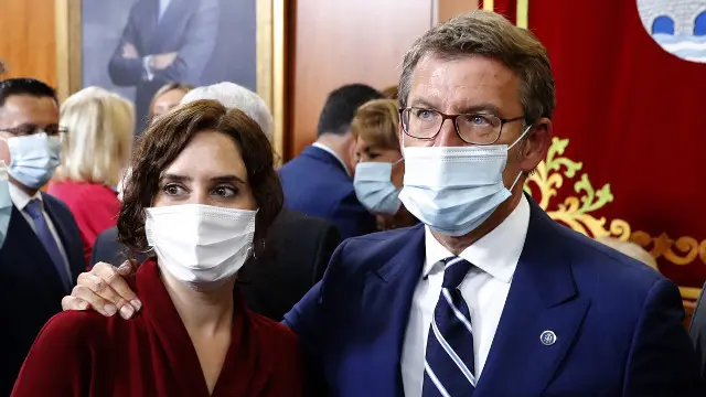 Ayuso y Feijóo, este sábado en Santiago. LAVANDEIRA JR