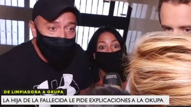 Enfrentamiento entre la hija y la okupa captado por las cámaras de Madrid Directo. TELEMADRID