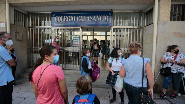 Entrada del Colegio Calasancio, este viernes. GONZALO GARCÍA