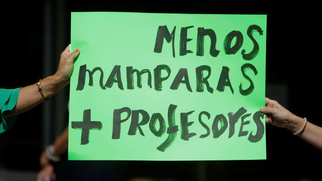 Protesta de los profesores y alumnos del IES Salvador de Madariaga de A Coruña. CABALAR