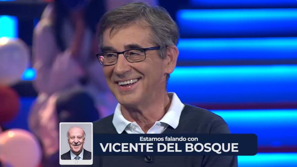 Fernando Vázquez, durante a conexión con Vicente del Bosque. TVG