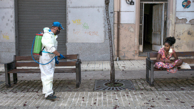 Labores de desinfección en Ourense. BRAIS LORENZO