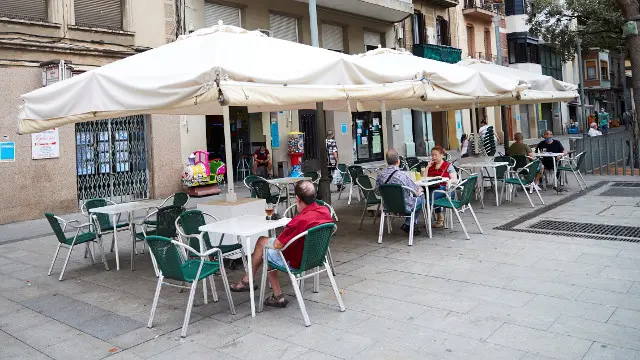 Aspecto dunha terraza no barrio da Torrassa de L&#39;Hospitalet. EFE