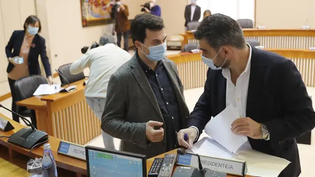 Gonzalo Caballero e Diego Calvo nun momento previo ao comezo da reuni&oacute;n. EFE