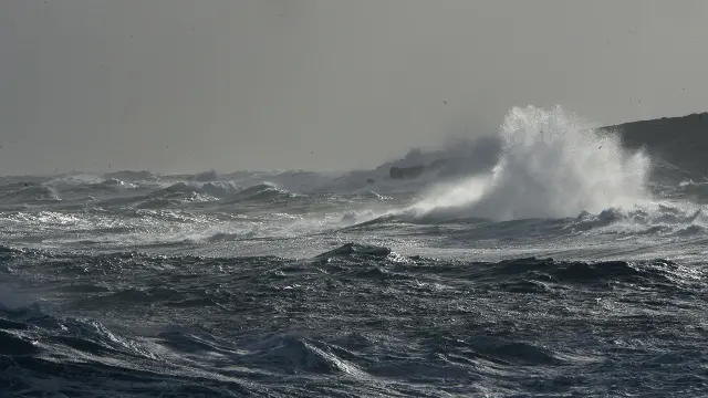 Olas en la costa gallega. ARCHIVO