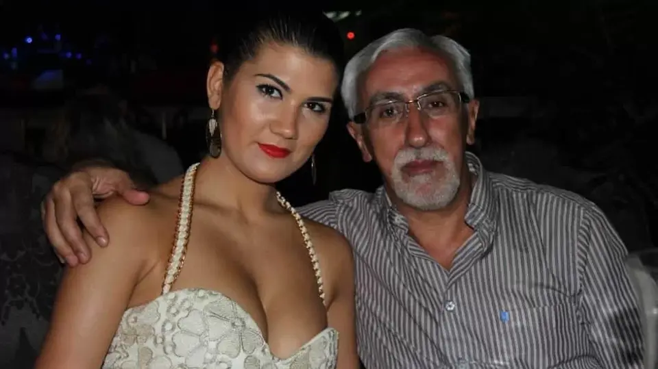 El acusado junto a la v&iacute;ctima. INTERNET