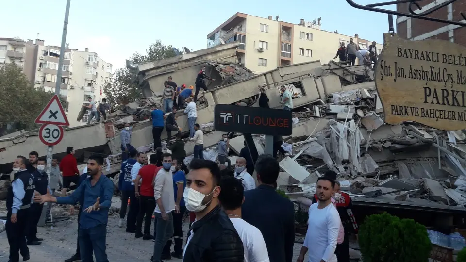 Imagen de uno de los edificios derrumbados. EFE