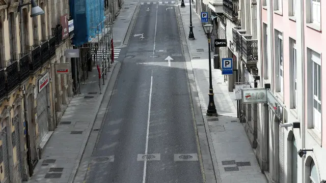 Una calle vacía, durante el confinamiento. XESÚS PONTE