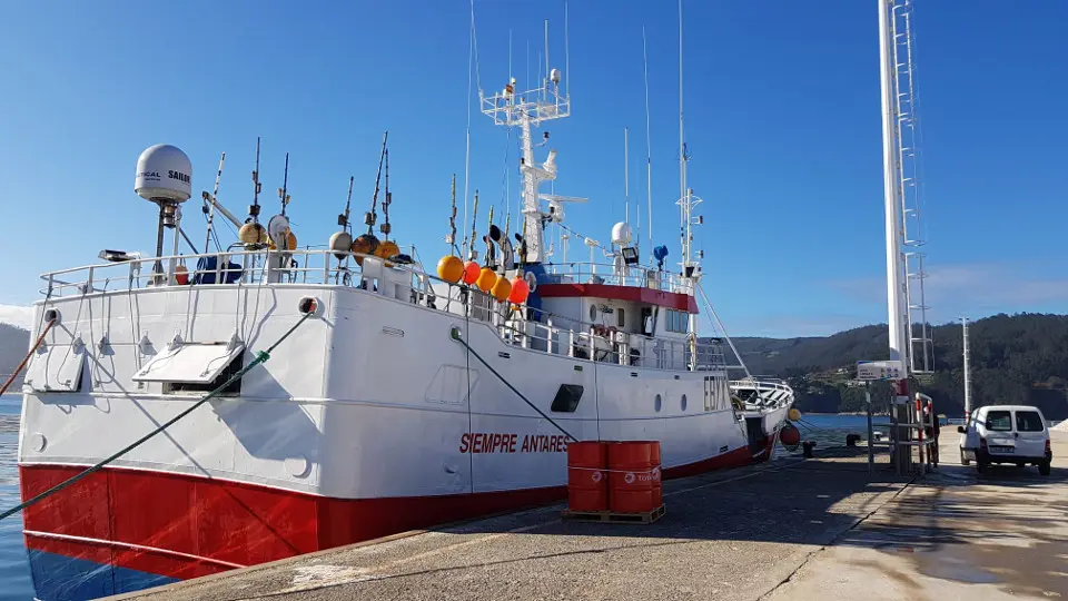 El barco Siempre Antares. EP
