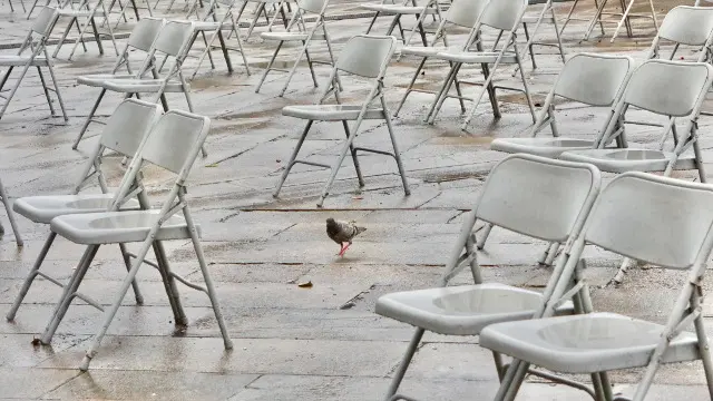 Cadeiras preparadas para o público. JOSÉ LUIZ OUBIÑA
