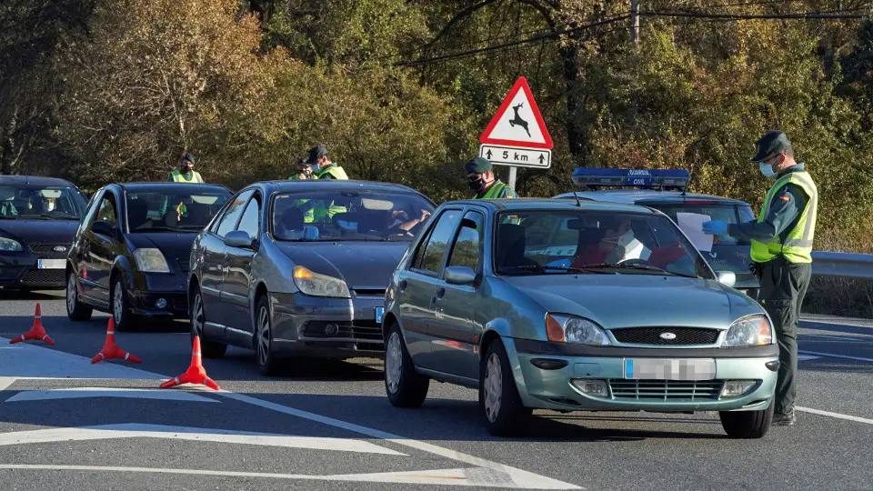 Control de la Guardia Civil en el límite de las fronteras entre Castilla y Madrid. AEP