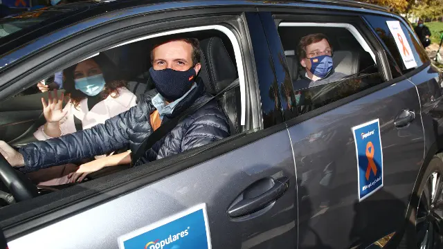 Casado, con Ayuso y Almeida en la manifestación de este domingo. EDUARDO PARRA (EFE)