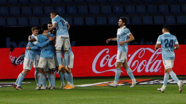 Los jugadores del Celta celebran un gol ante el Granada. SALVADOR SASs