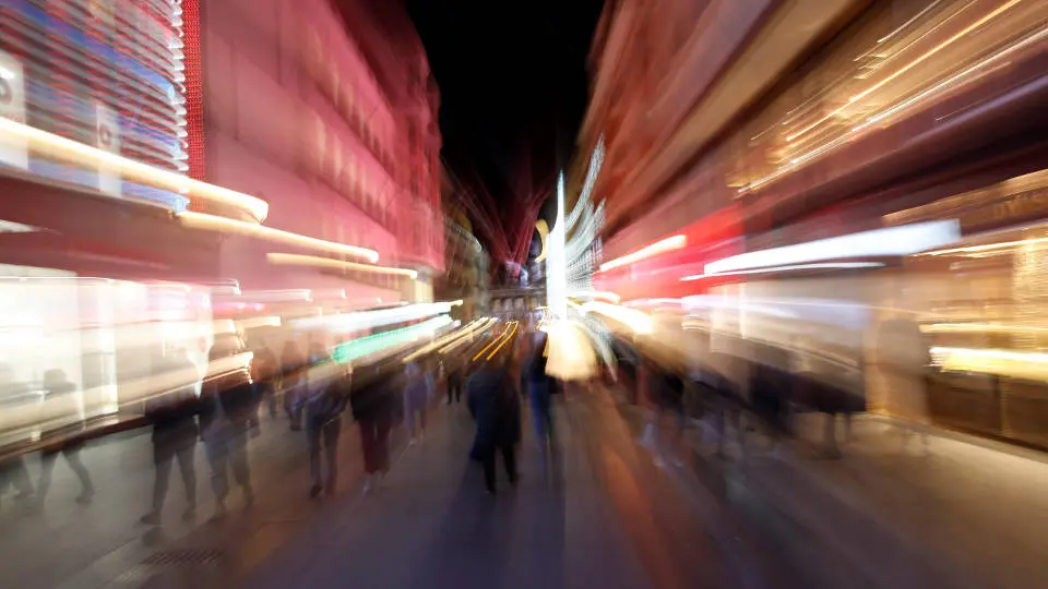 Gente en la calle Preciados de Madrid. ZIPI (EFE)