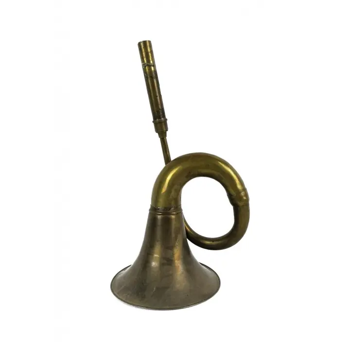 corneta-de-laton-de-estilo-antiguo