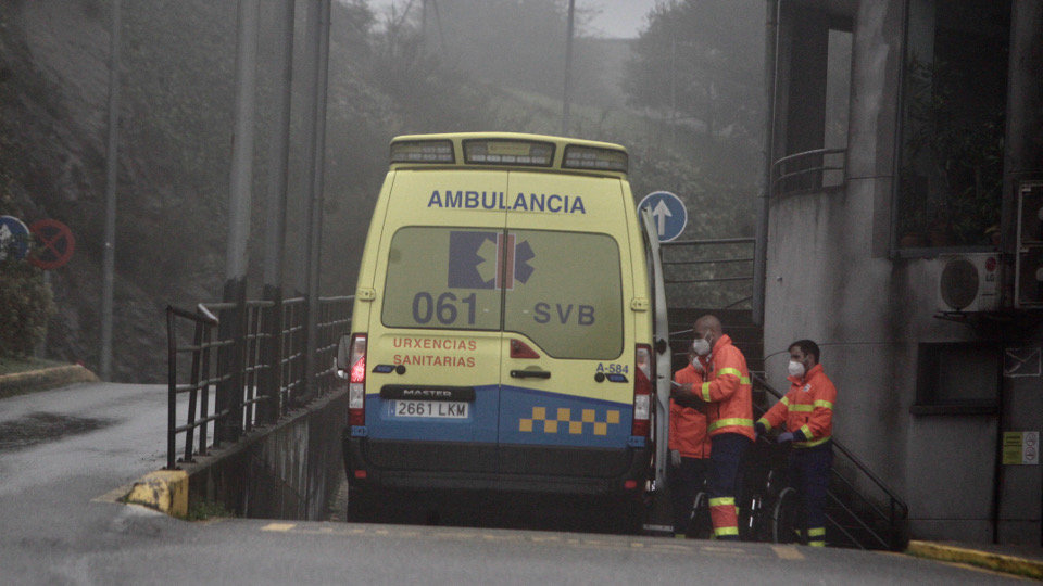 Una ambulancia en Montecelo. DAVID FREIRE