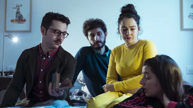 Reparto de 'Un home con lentes de pasta.' EP