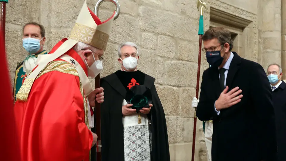 Feijóo llega a la Praza do Obradoiro para iniciar la ofrenda como delegado regio en los actos de Traslación del Apóstol. AGN