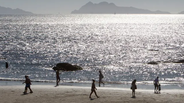 La playa de Samil, este domingo. SALVADOR SAS