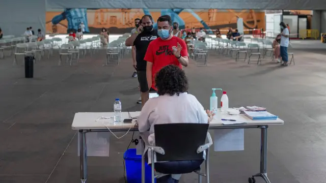 Participantes en un cribado en Ourense. BRAIS LORENZO (Efe)