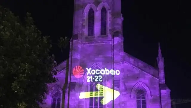 La Iglesia de Saint James de Dublín, iluminada con la característica flecha amarilla. XUNTA DE GALICIA