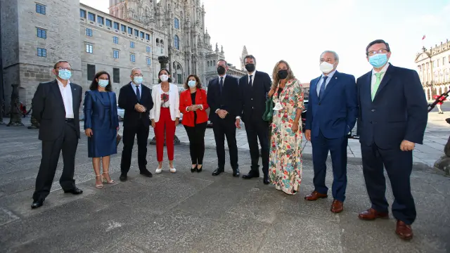 La ministra de Industria Reyes Maroto junto al resto de partícipes en la presentación del plan Xacobeo. EFE