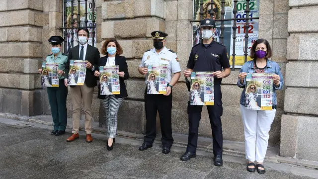 La subdelegada del Gobierno en A Coru&ntilde;a, Mar&iacute;&shy;a Rivas, junto a responsables policiales, presenta la campa&ntilde;a '#NoCaminasSola'. EUROPA PRESS