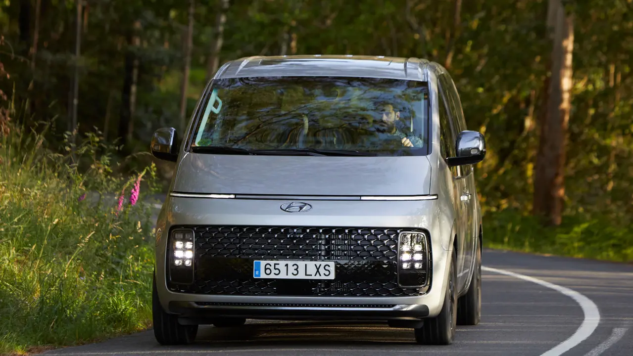 Hyundai STARIA Exteriores (36)