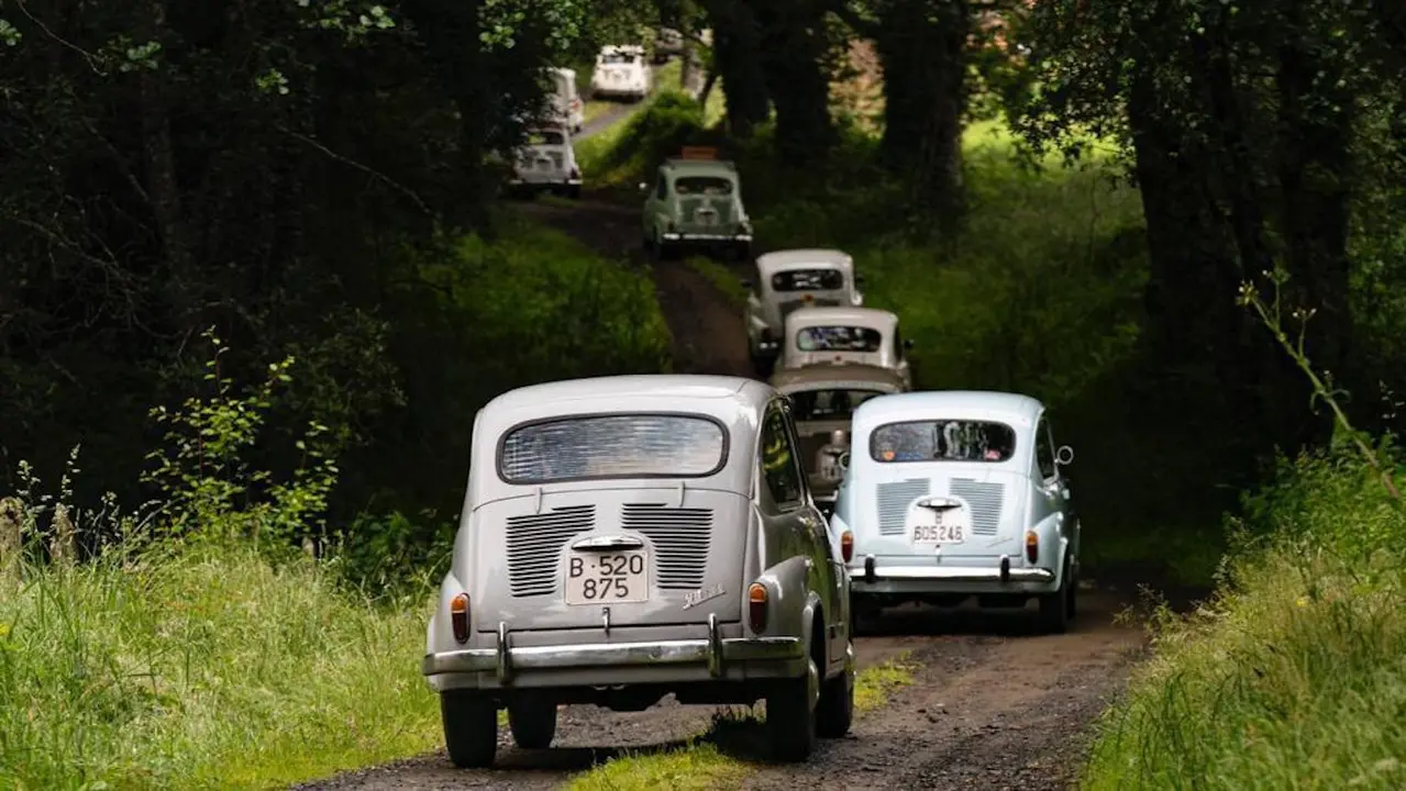 Un momento de la ruta a su paso por la provincia de Lugo. SEAT HISTÓRICOS