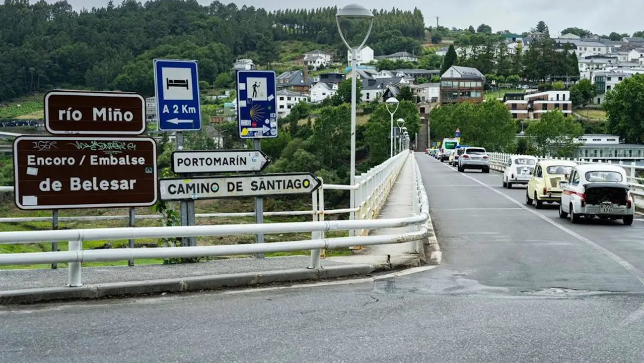 Un momento de la ruta a su paso por la provincia de Lugo. SEAT HISTÓRICOS