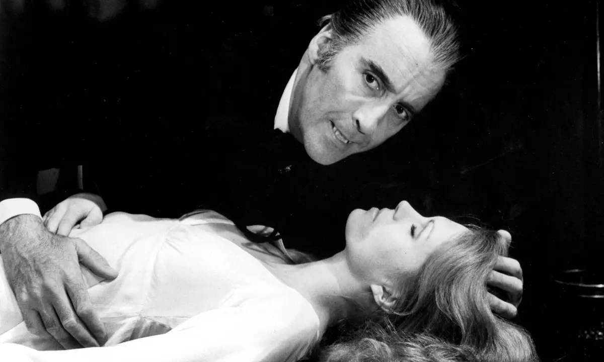 Generated by  IJG JPEG Library
Generated by  IJG JPEG Library