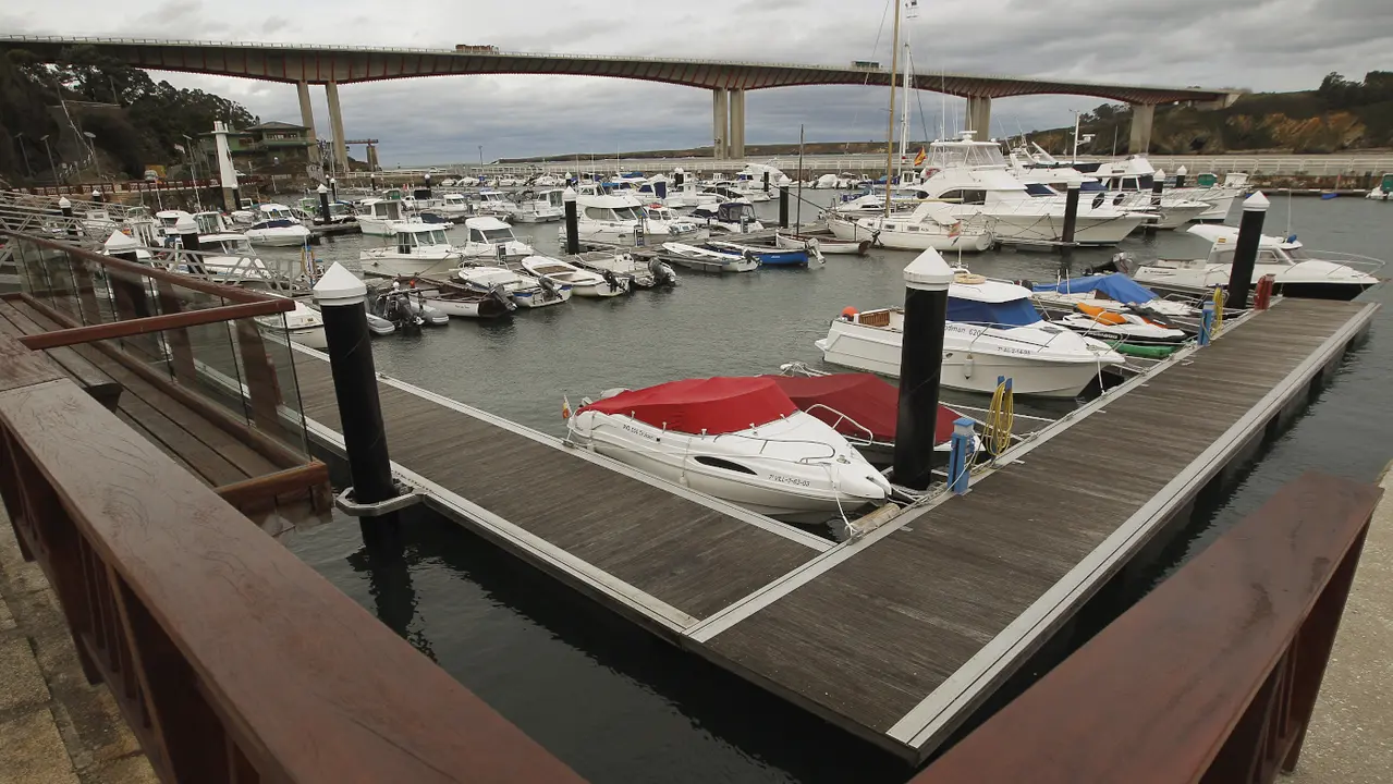 Vistas del puerto deportivo de Porcillán en Ribadeo. EP