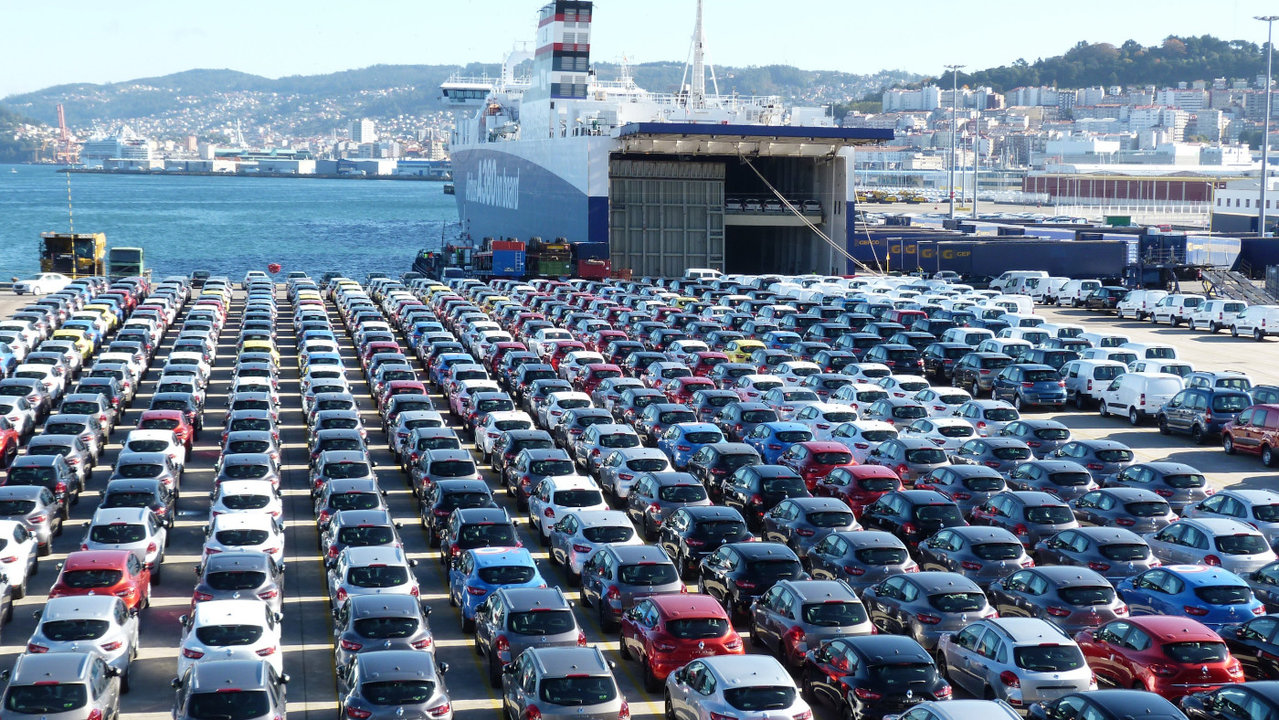 Vehículos en el puerto de Vigo.EP