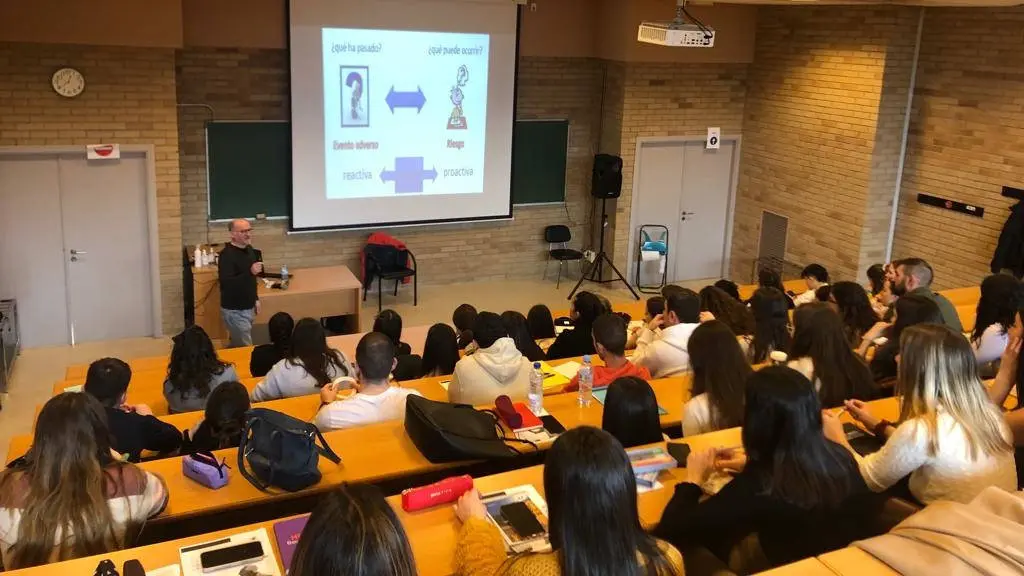 Una clase en un aula de una facultad. AEP