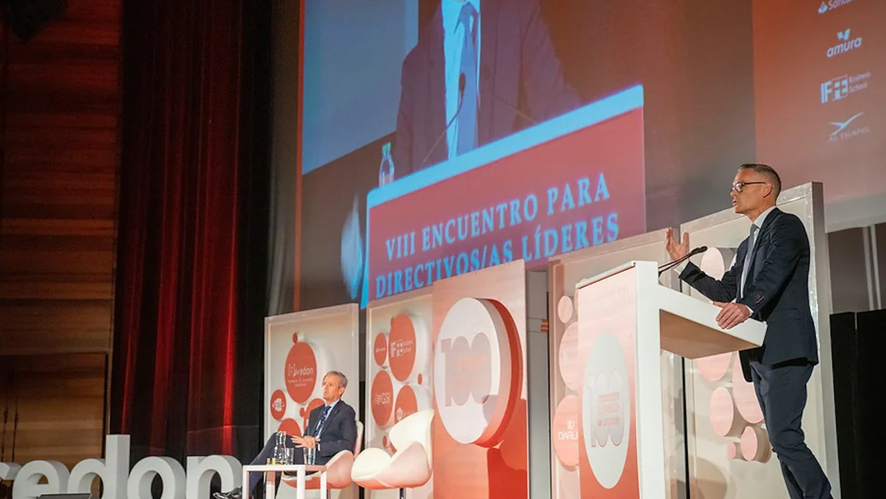 Joaquín Dosil y Alfonso Rueda, en la edición de 2022 del Encuentro para directivos líderes.EP