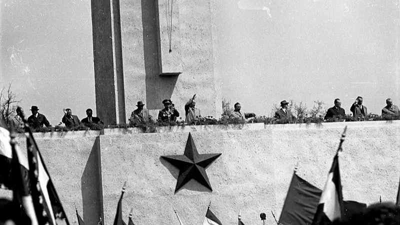 Na fin da historia. T&Aacute;BOA REDONDA