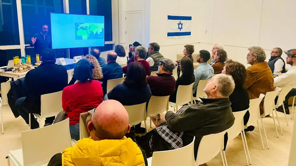 El profesor de la USC José Edelstein fue el encargado de impartir la conferencia. EP
