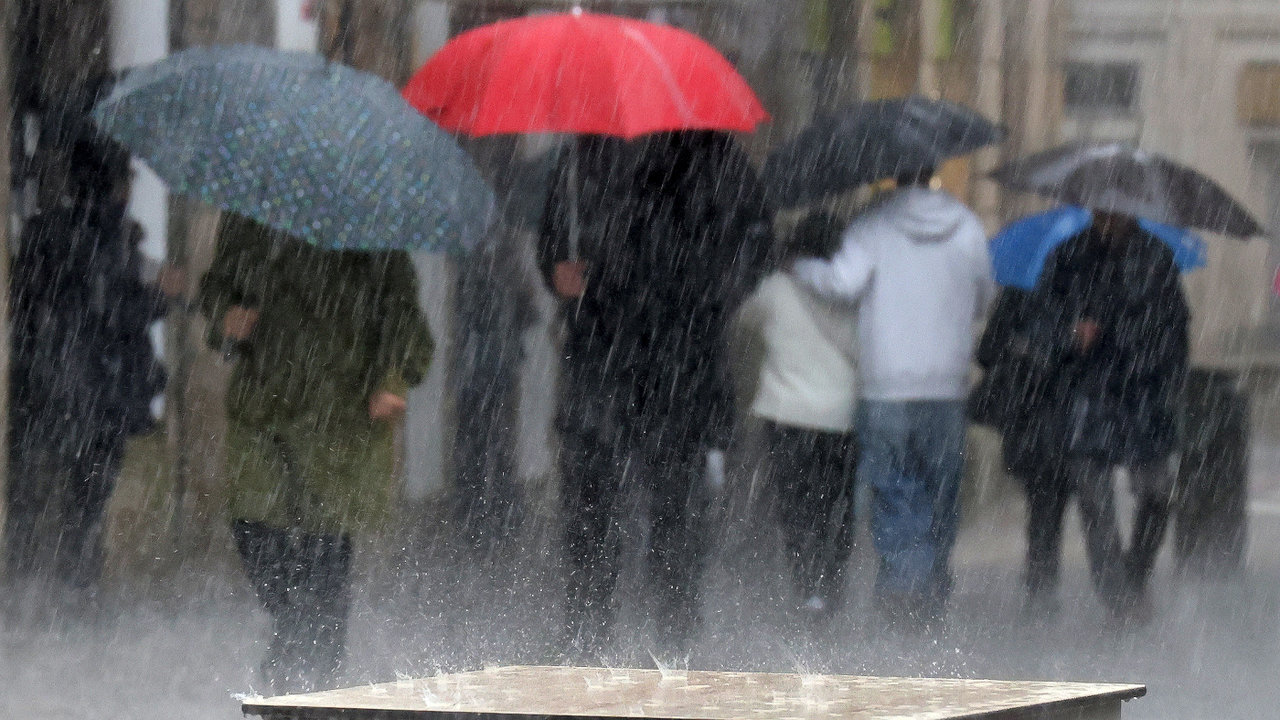 La lluvia en Santiago. PEPE FERRÍN (AGN)PG