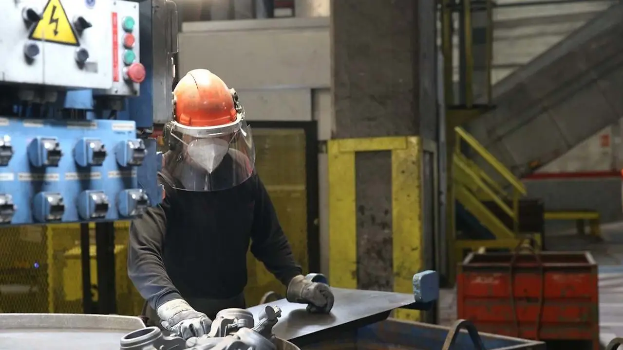 La industria es el sector que lidera el absentismo laboral. Europa Press