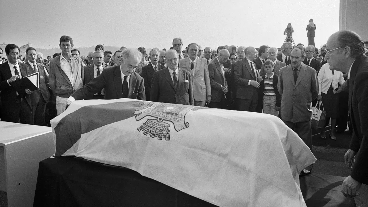 Chegada dos restos de Castelao /XAN CARBALLA