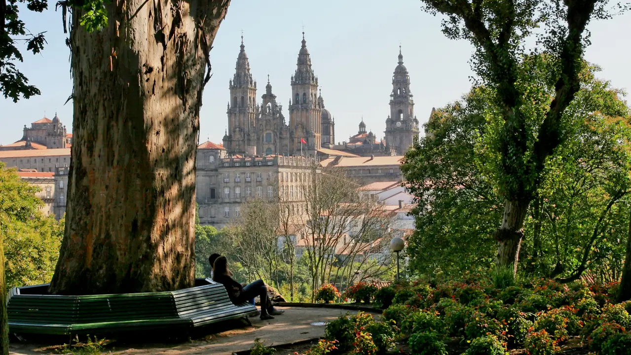 Vista de la catedral de Santiago desde el Parque de la Alameda. CEDIDA