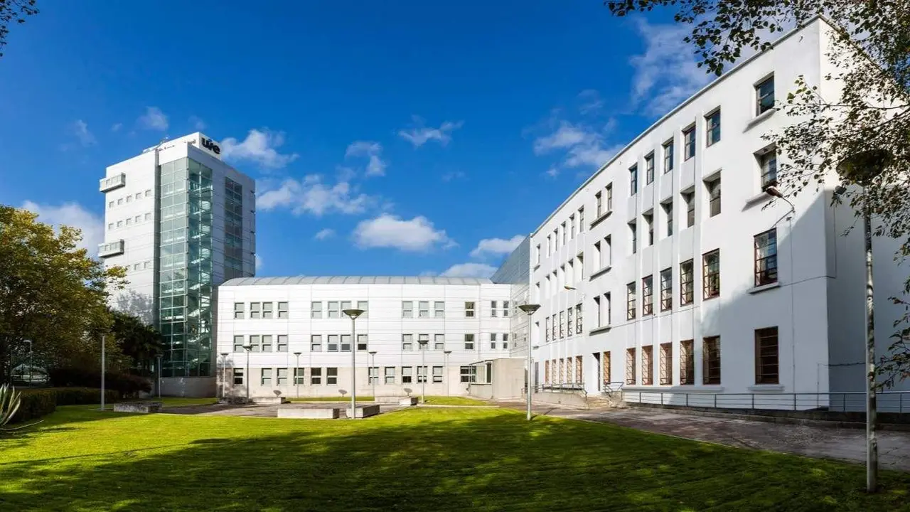El campus que la UIE tiene en A Coruña. EP
