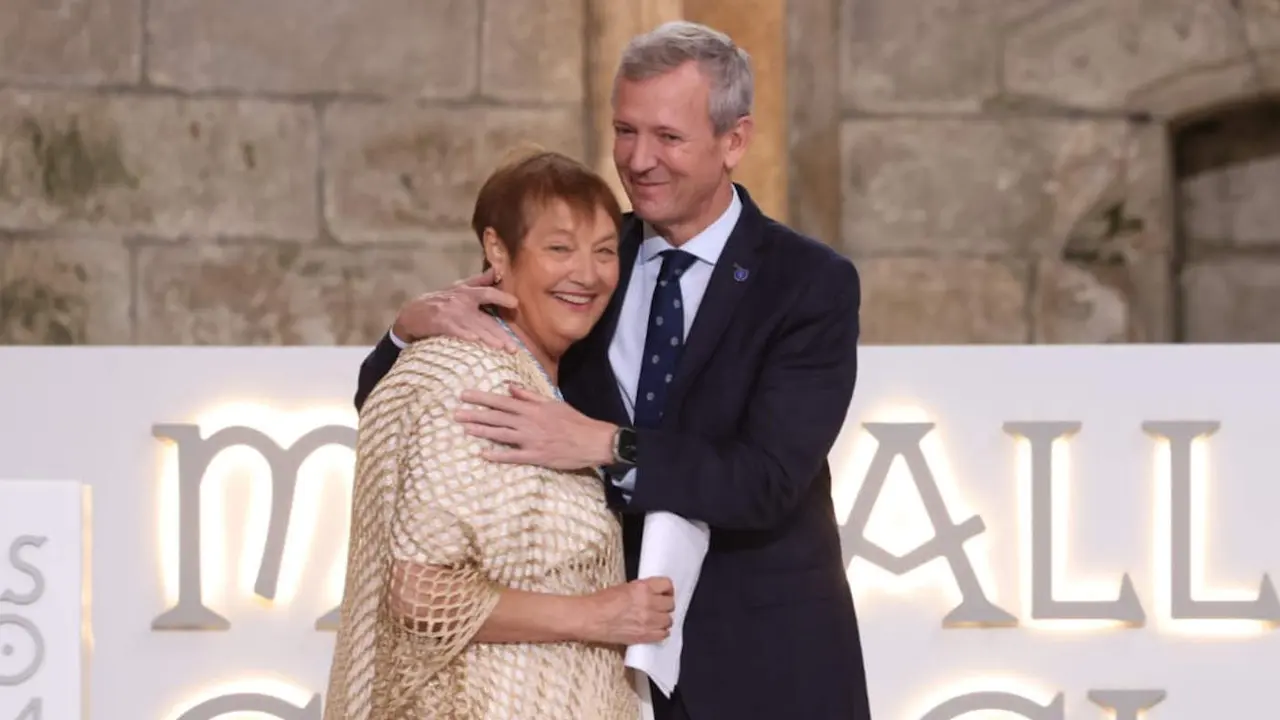 Rueda entrega una de las Medallas Castelao PEPE FERÍN