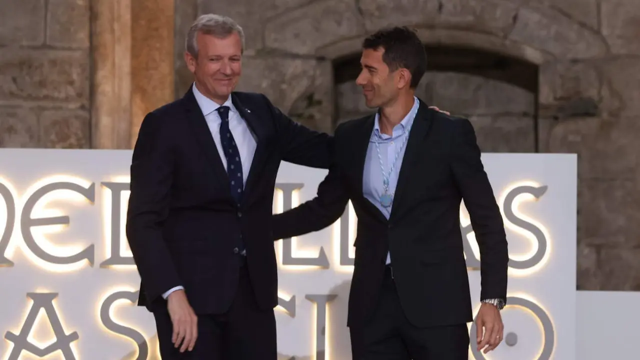 Alfonso Rueda y Borja Golán, durante la entrega de las Medallas Castelao PEPE FERRÍN