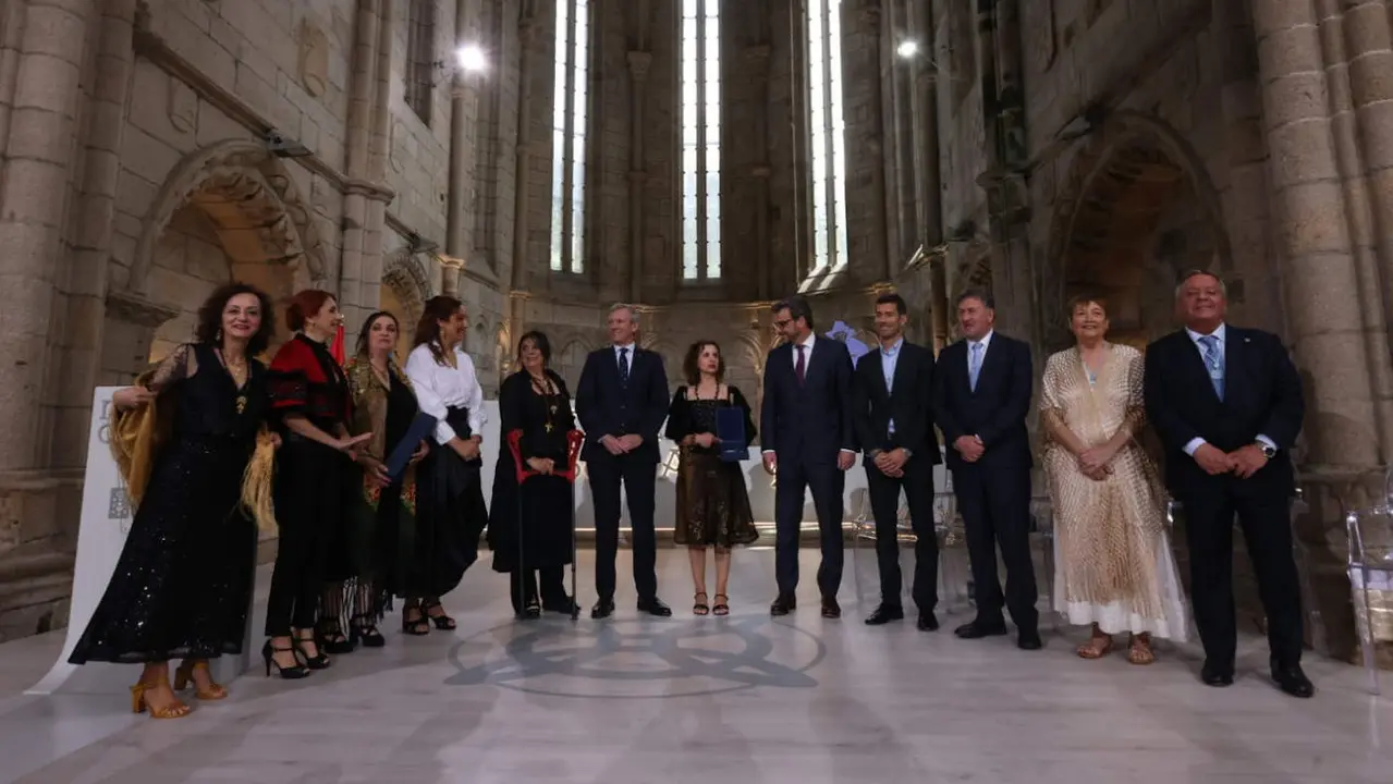 Foto de familia de la entrega de la Medalla Castelao PEPE FERRÍN